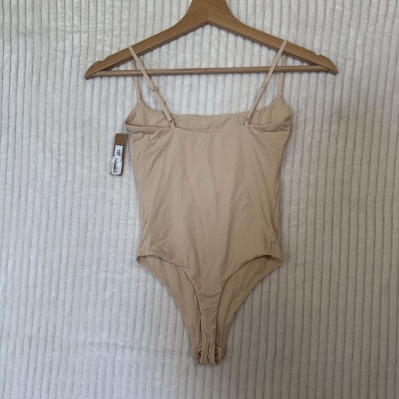 SKIMS Fits Everybody Cami Thong Bodysuit Size XS Sand NWT $58 - Picture 9 of 11